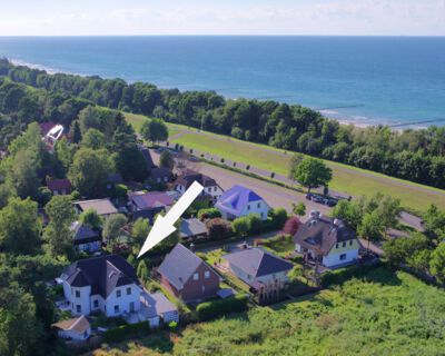 Luftansicht vom Ferienhaus in Ostseenaehe, im Gruenen