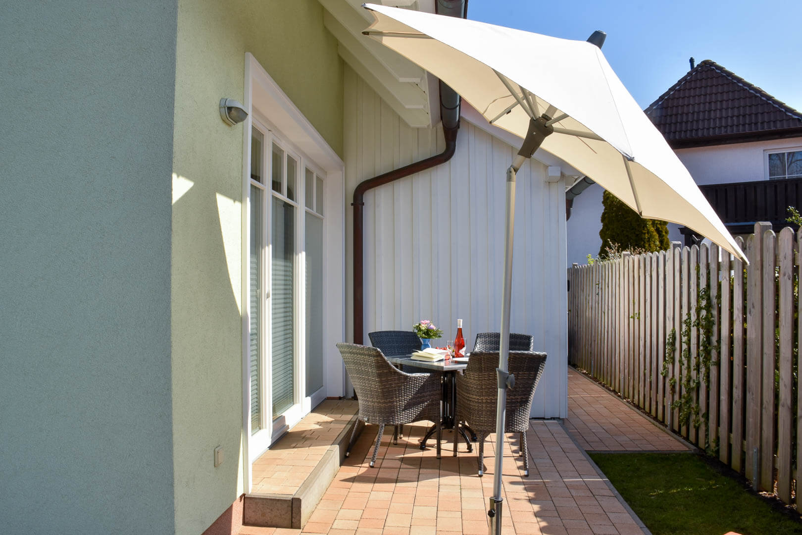 Terrasse_vom_Sturmvogel_Haus_in_zingst